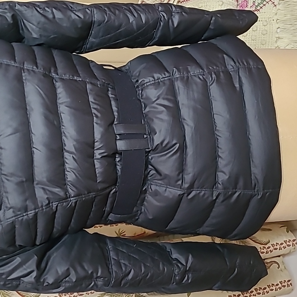 The North Face Women's Quilted Puffer Jacket - Dark Gray with Fur Hood - Picture 11 of 16